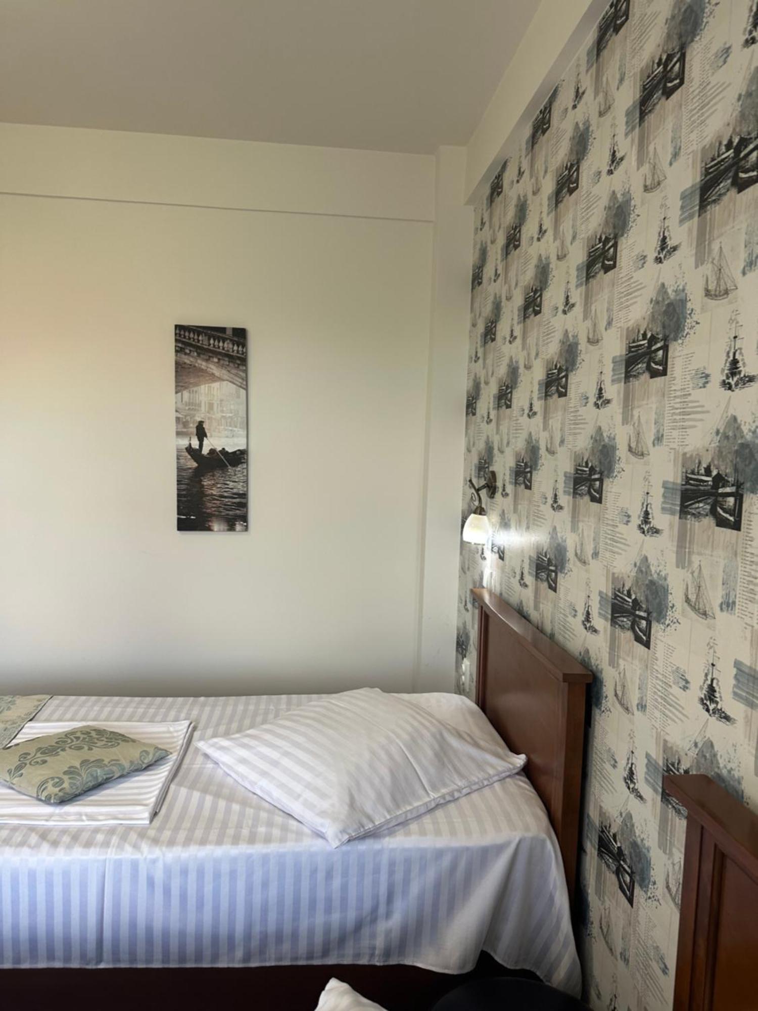 Pensiunea Casa Simoni Ploieşti Buitenkant foto