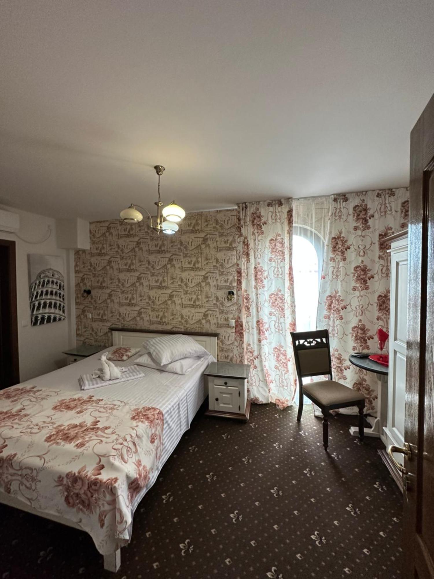 Pensiunea Casa Simoni Ploieşti Buitenkant foto