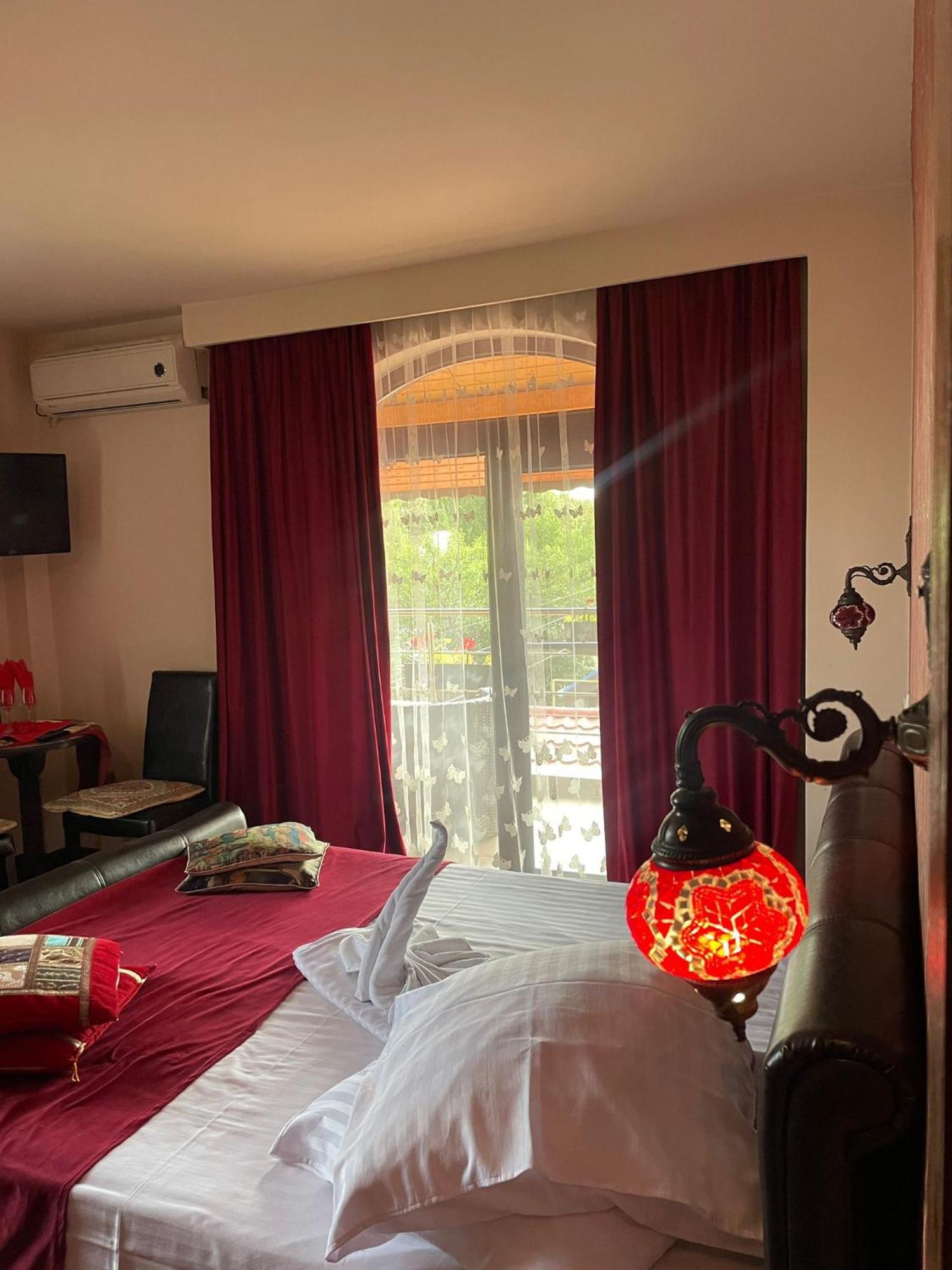 Pensiunea Casa Simoni Ploieşti Buitenkant foto
