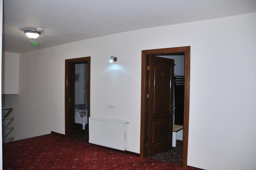 Pensiunea Casa Simoni Ploieşti Buitenkant foto