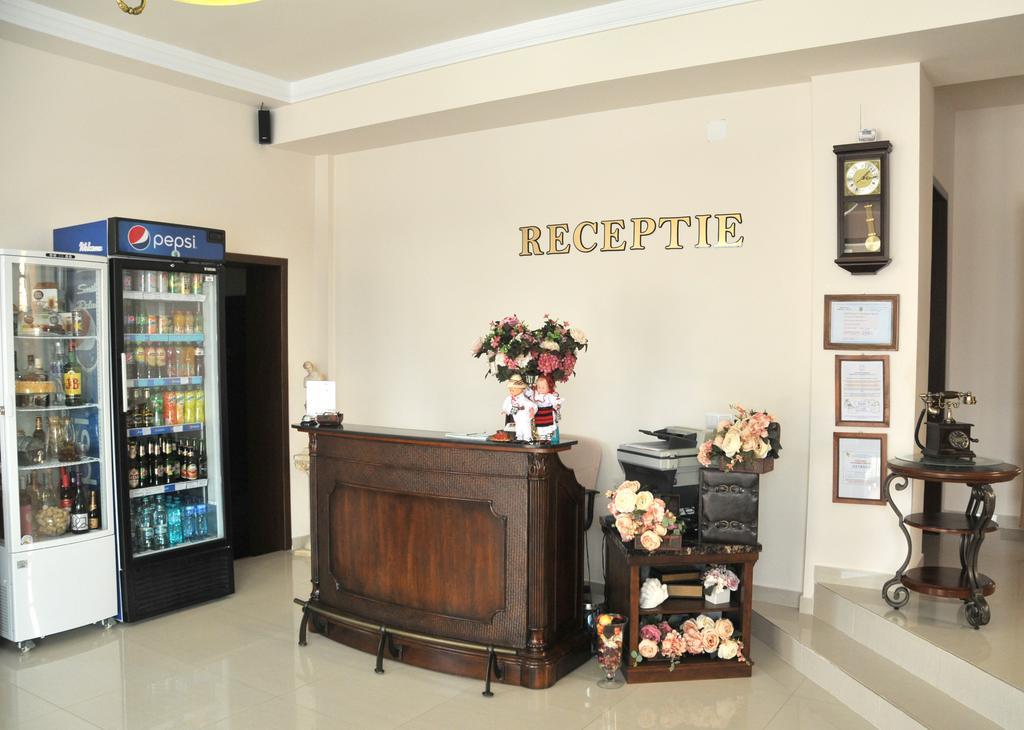 Pensiunea Casa Simoni Ploieşti Buitenkant foto